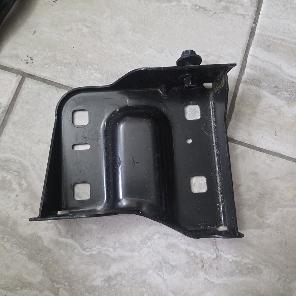 2020-2023 Chevrolet Silverado 2500 3500 Front Left Bumper Bar Bracket